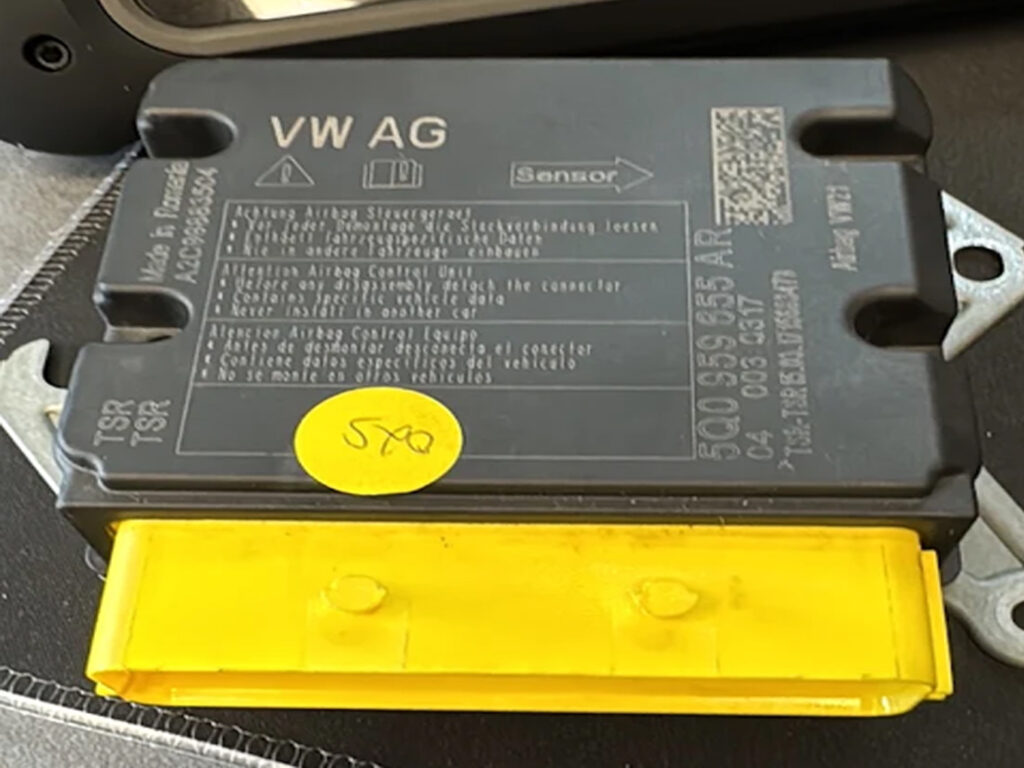Volkswagen SRS airbag control module for crash data reset